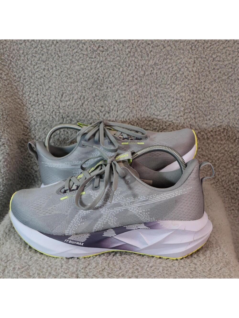 ASICS Novablast 5 Track Club Gravel Women sz 9 1012B811-400